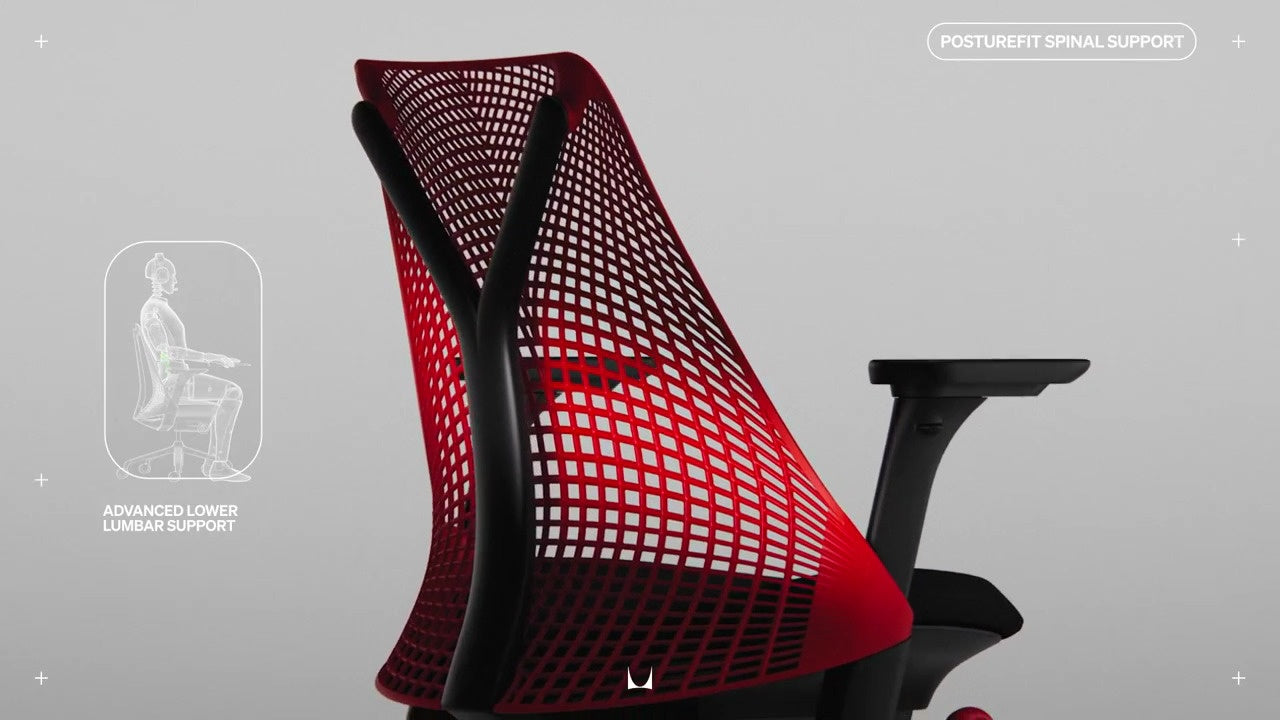 Rückansicht des Gaming-Stuhls Sayl mit einer Strichzeichnung einer auf dem Stuhl sitzenden Person und den Beschriftungen „Fortschrittliche untere Lendenwirbelstütze” und „Haltung und Wirbelsäulenstütze”