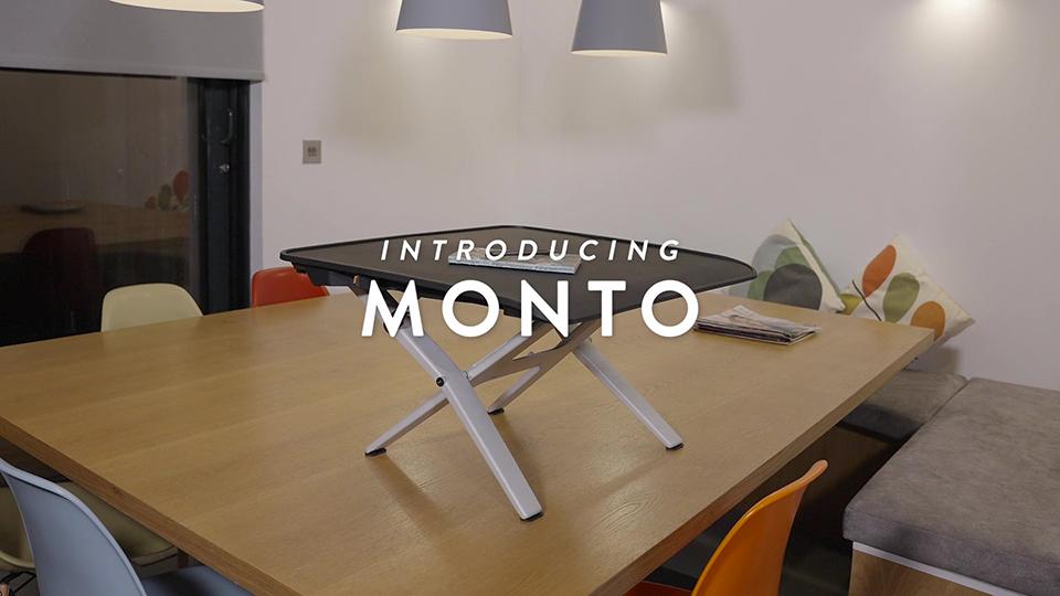 Ein Video von Personen, die einen Monto-Sitzständer von CBS benutzen, das zeigt, wie er transportiert und auf jedem Schreibtisch verwendet werden kann, um ihn in einen Steharbeitsplatz zu verwandeln.