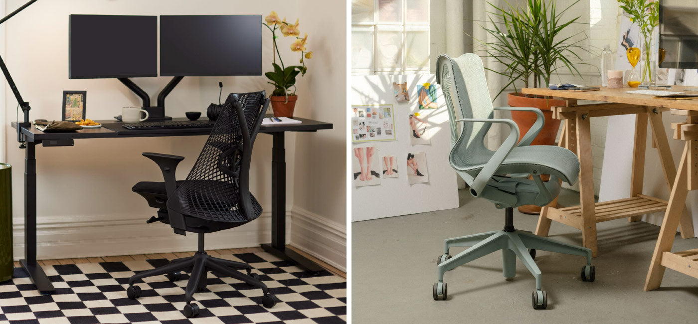 Home-Office-Einstellung mit Sayl-Bürostuhl in Schwarz vor Jarvis-Sitz-Steh-Schreibtisch neben einem weiteren mit Cosm Low Back in Gletschergrau vor Holzschreibtisch mit Design-Moodboards im Hintergrund