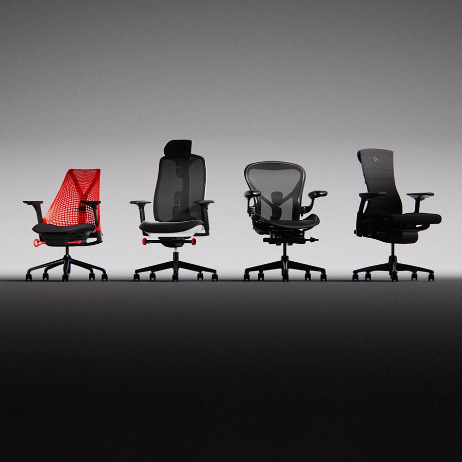 Vier Herman Miller Gaming-Stühle in einer Reihe auf grauem Hintergrund, darunter Sayl in Rot und Schwarz, Vantum in Polor Weiß und Schwarz, Aeron Onyx Schwarz und Embody Schwarz.