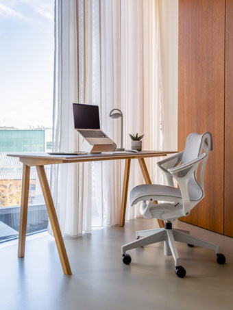 <u>Schreibtische & Tische</u>