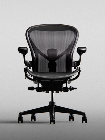 Frontansicht des Aeron Gaming-Stuhls in Onyx Black