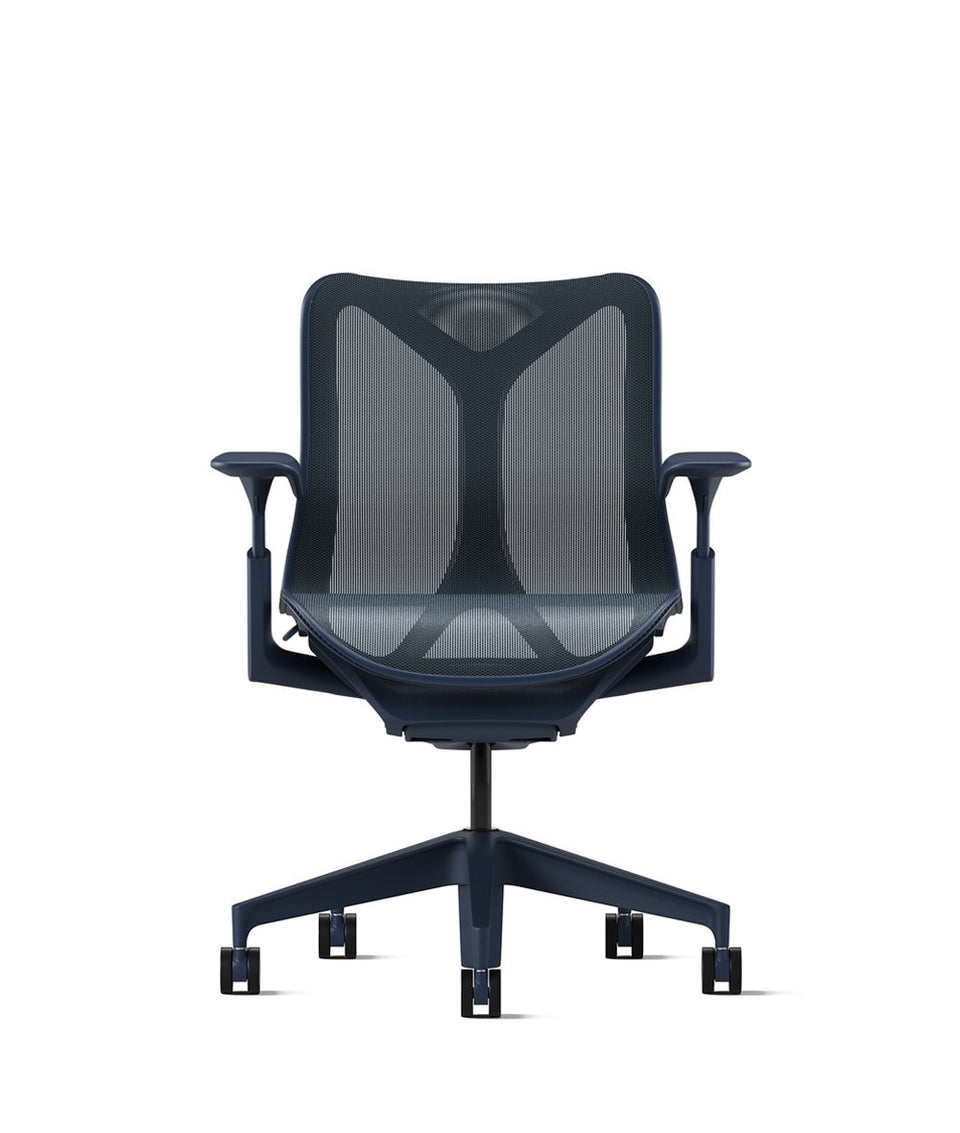 Cosm Stuhl mit niedriger Rückenlehne