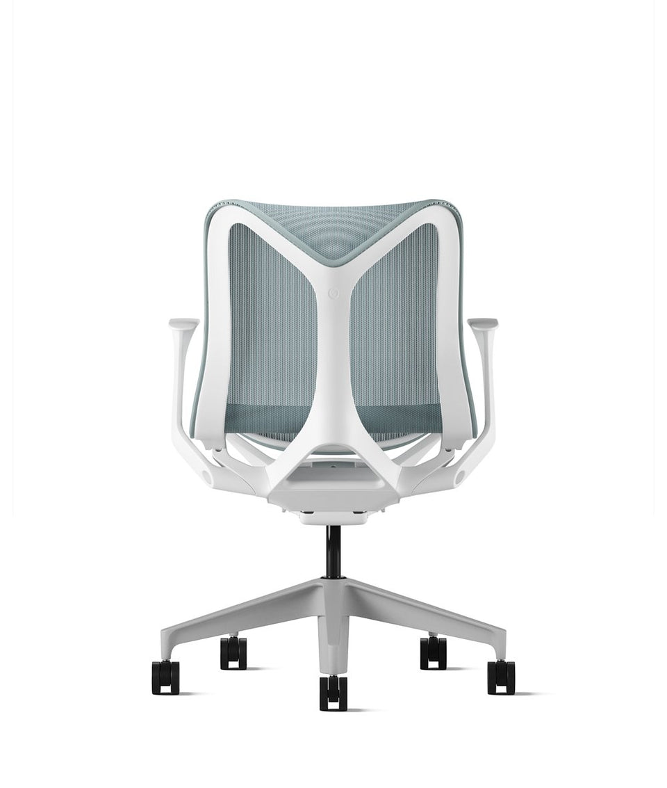 Cosm Stuhl mit niedriger Rückenlehne