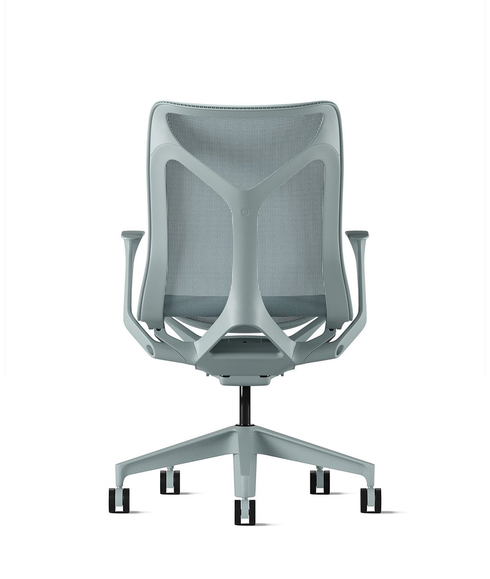 Cosm Stuhl mit mittlerer Rückenlehne