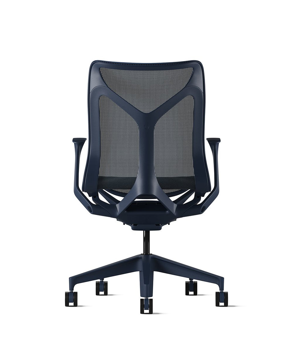 Cosm Stuhl mit mittlerer Rückenlehne