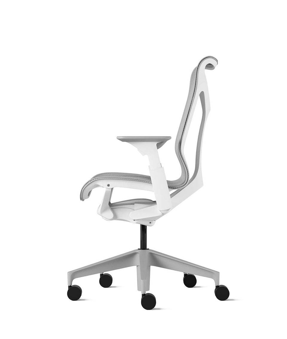 Cosm Stuhl mit mittlerer Rückenlehne